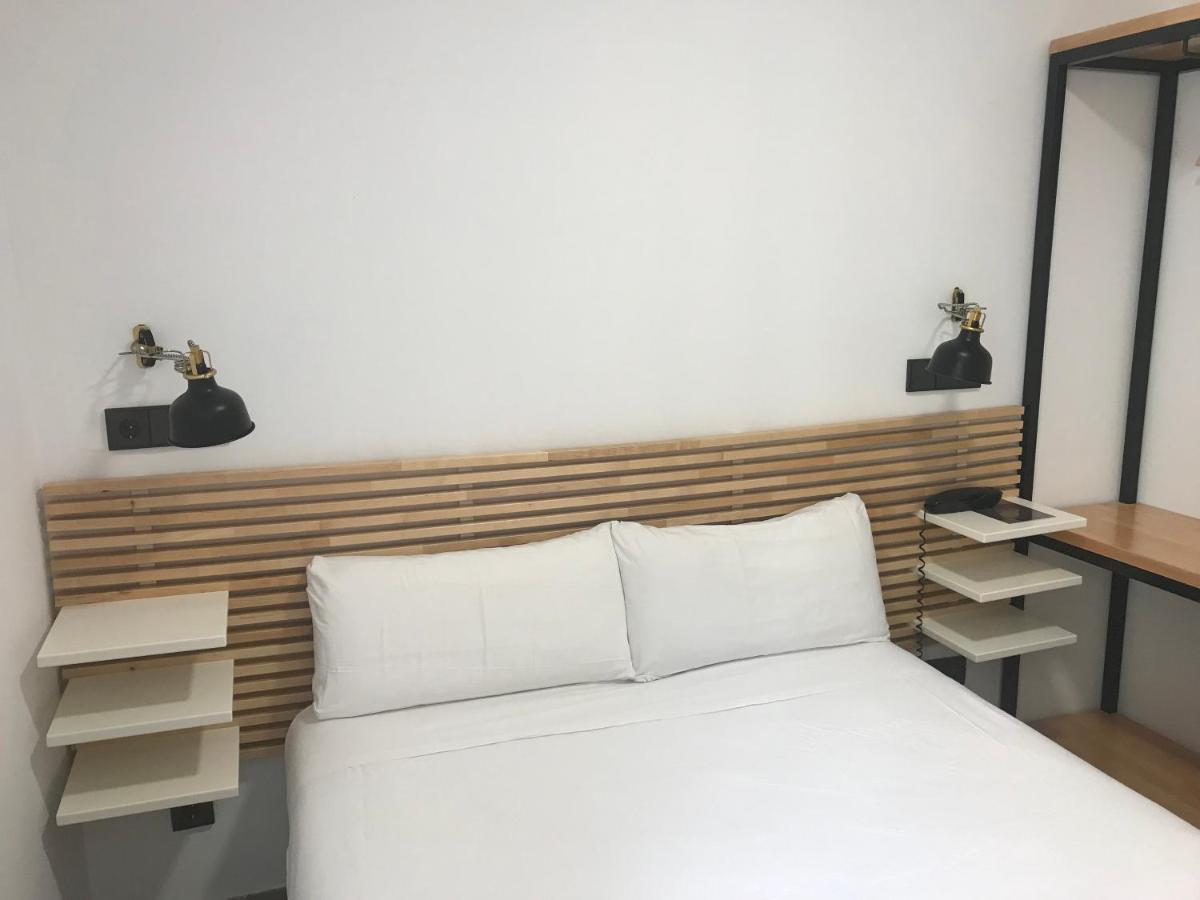 Hostal La Terrassa Barcelona Exterior photo