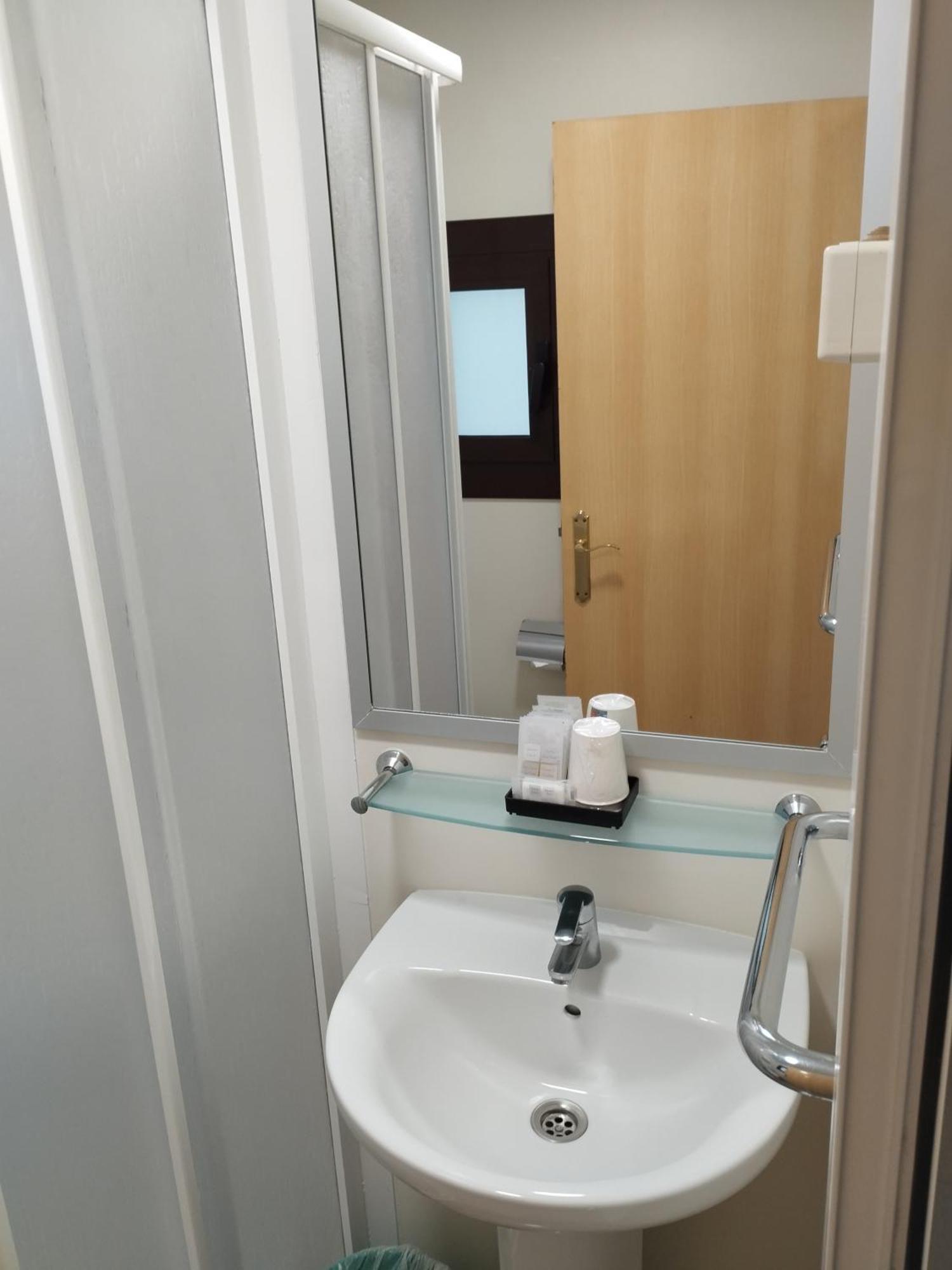 Hostal La Terrassa Barcelona Room photo