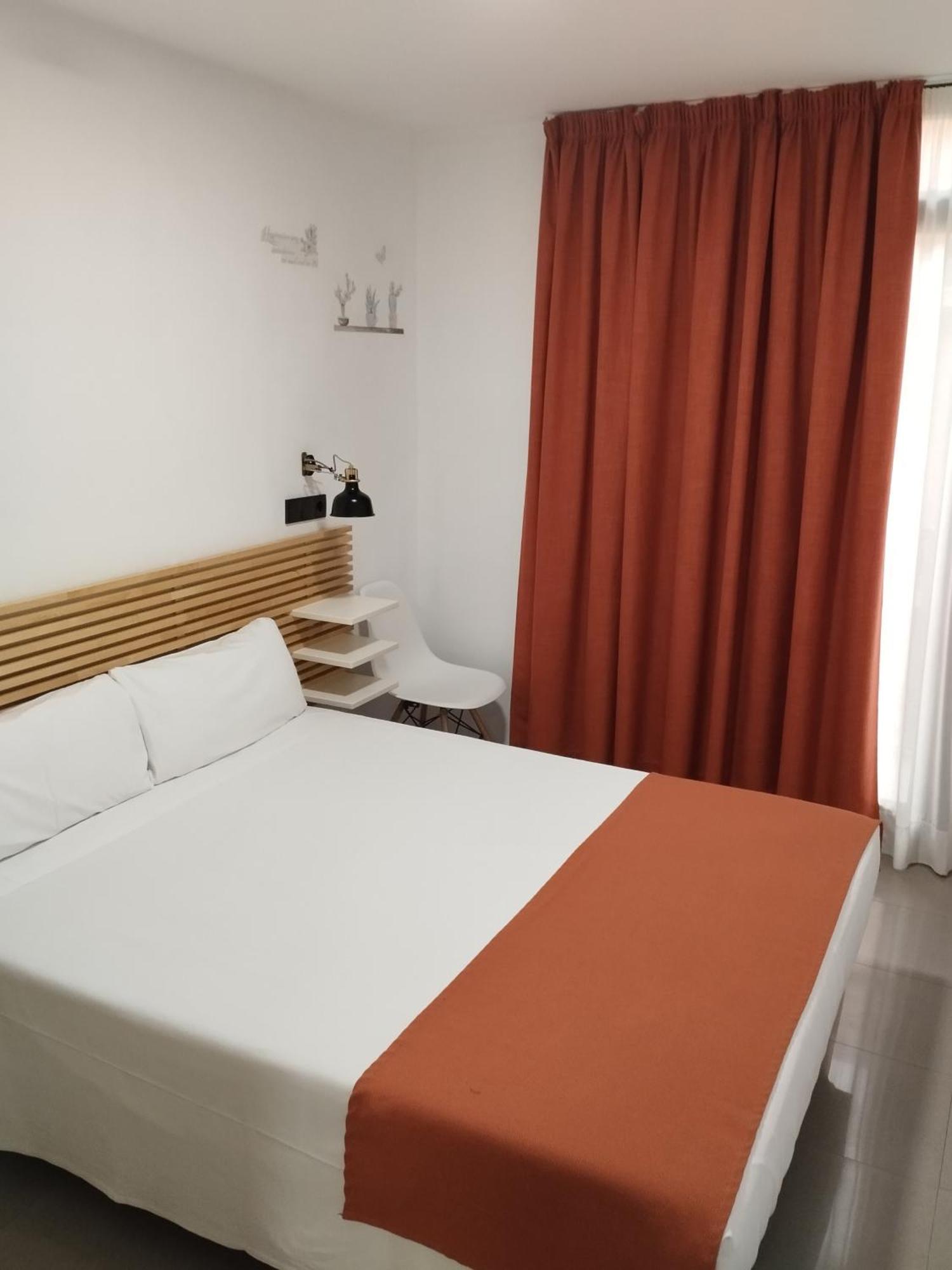 Hostal La Terrassa Barcelona Room photo
