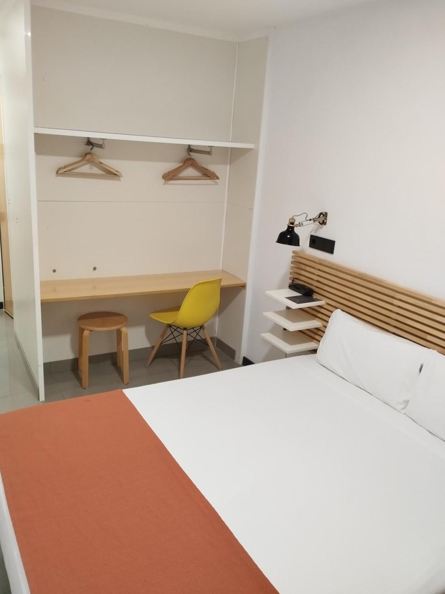 Hostal La Terrassa Barcelona Room photo