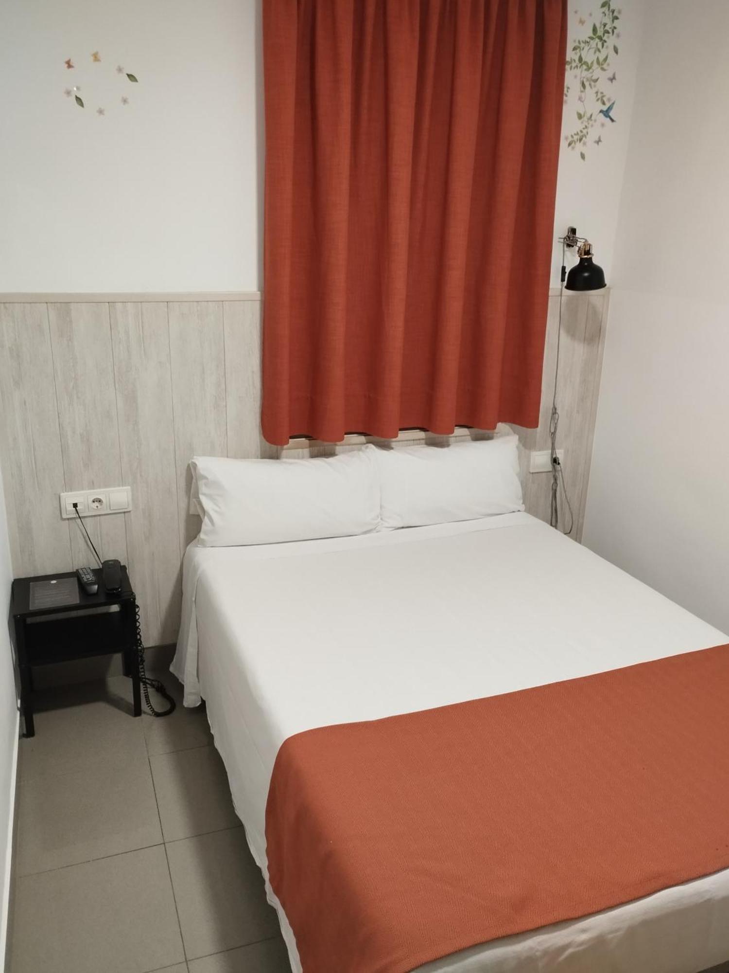 Hostal La Terrassa Barcelona Room photo